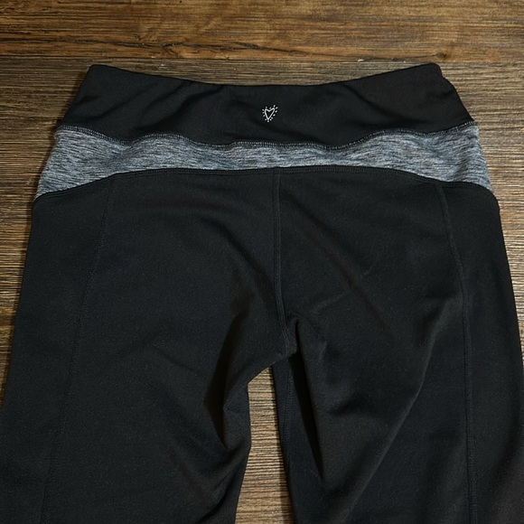 Betsey Johnson leggings, Capri, size M - Picture 5 of 6